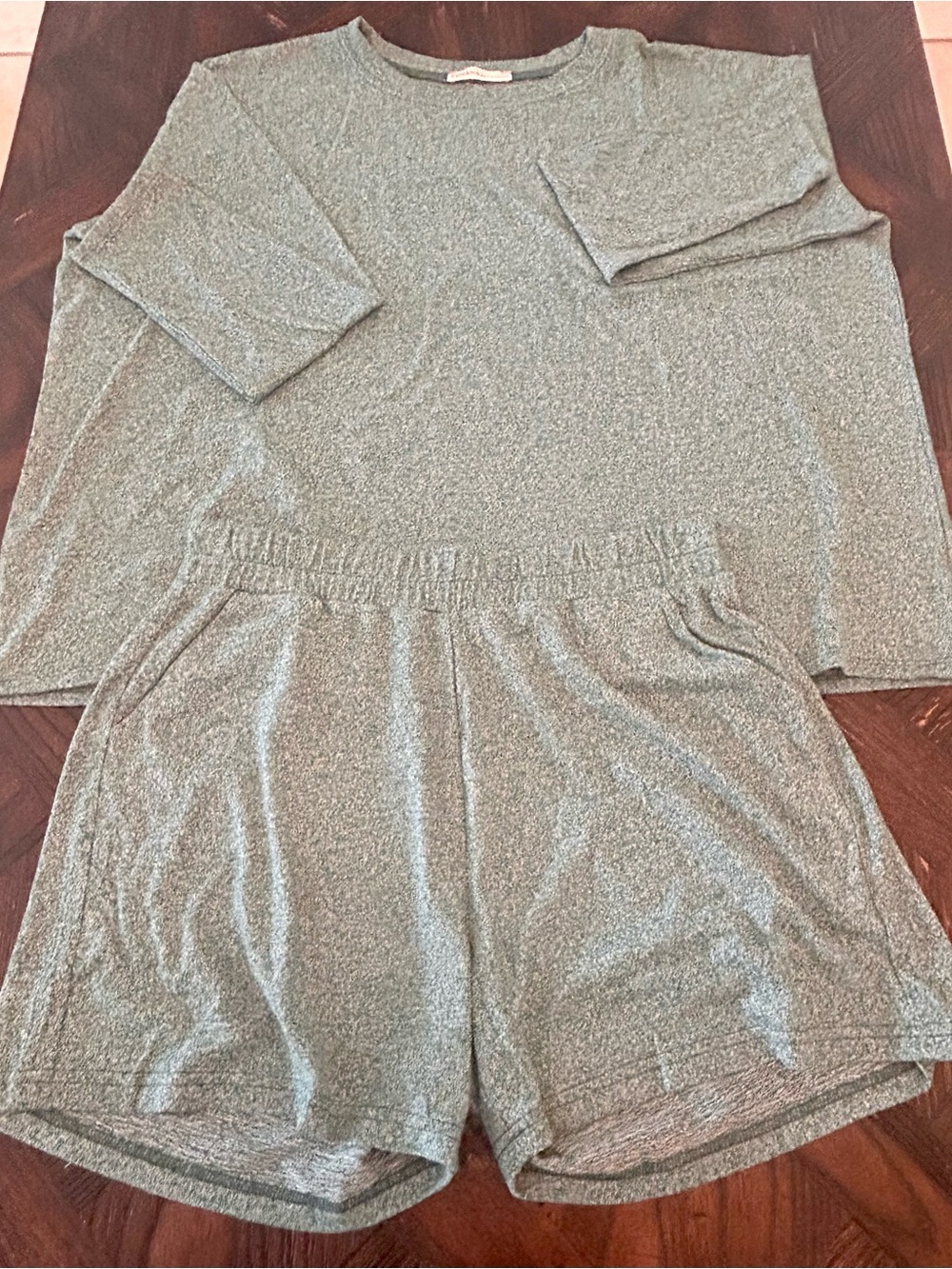 Zenana Set, Long Sleeve Top & Shorts in Kelly Green, Size Large